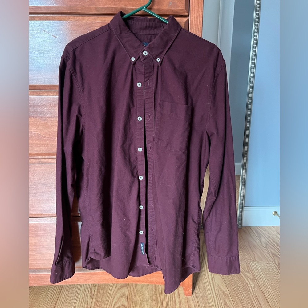 American Eagle Classic Fit button up shirt